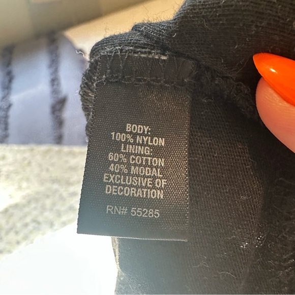 Express Y2K Sequin Tank Top. Size: Medium. Color: Black. 2010. - Picture 7 of 8